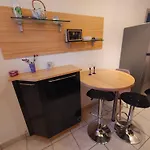 F2 Strasbourg Metropole, 44qm, 2 Zimmer, Komfortabel, Balkon, Tram 5 Minuten Daire