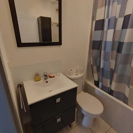 F2 Strasbourg Metropole, 44qm, 2 Zimmer, Komfortabel, Balkon, Tram 5 Minuten *