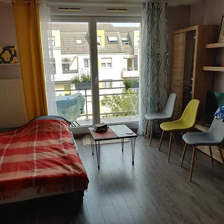 F2 Strasbourg Metropole, 44qm, 2 Zimmer, Komfortabel, Balkon, Tram 5 Minuten Lägenhet