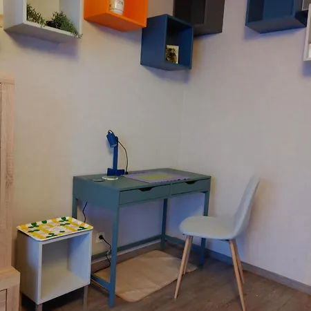 F2 Strasbourg Metropole, 44qm, 2 Zimmer, Komfortabel, Balkon, Tram 5 Minuten Апартаменты