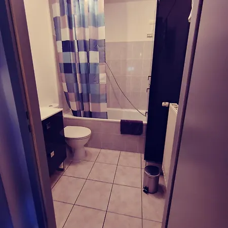 F2 Strasbourg Metropole, 44qm, 2 Zimmer, Komfortabel, Balkon, Tram 5 Minuten *