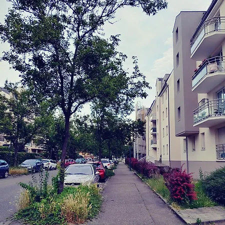 F2 Strasbourg Metropole, 44qm, 2 Zimmer, Komfortabel, Balkon, Tram 5 Minuten Lägenhet