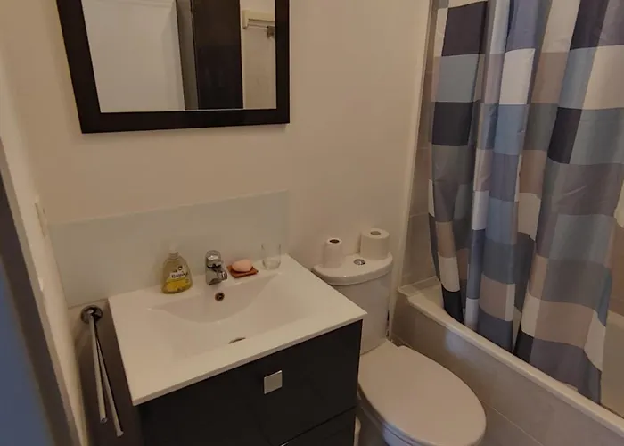 F2 Strasbourg Metropole, 44qm, 2 Zimmer, Komfortabel, Balkon, Tram 5 Minuten *