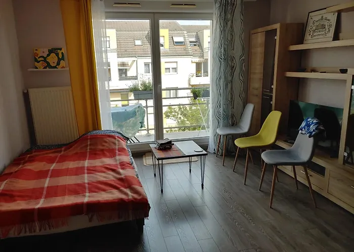 F2 Strasbourg Metropole, 44qm, 2 Zimmer, Komfortabel, Balkon, Tram 5 Minuten Lägenhet