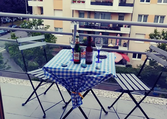 F2 Strasbourg Metropole, 44qm, 2 Zimmer, Komfortabel, Balkon, Tram 5 Minuten Bischheim