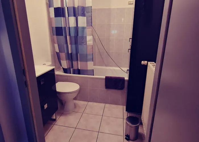 F2 Strasbourg Metropole, 44qm, 2 Zimmer, Komfortabel, Balkon, Tram 5 Minuten *