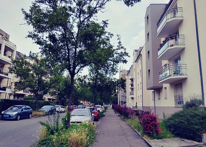 F2 Strasbourg Metropole, 44qm, 2 Zimmer, Komfortabel, Balkon, Tram 5 Minuten Lägenhet